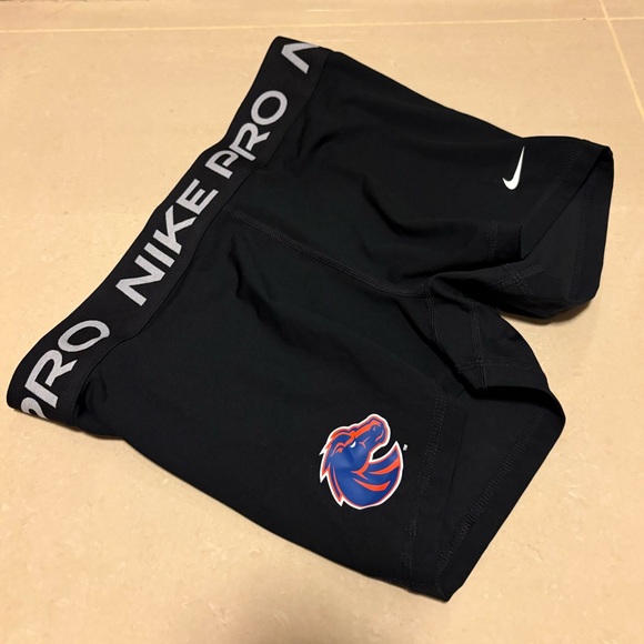Women’s NWT Nike Pro Boise State Shorts - Picture 1 of 3
